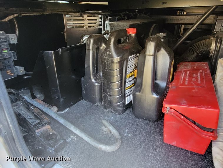 image for item LL9665 2017 Peterbilt 579  semi truck