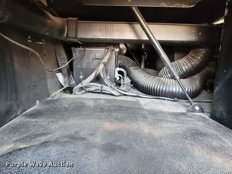 image for item LL9665 2017 Peterbilt 579  semi truck