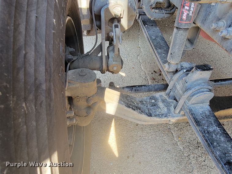 image for item LL9665 2017 Peterbilt 579  semi truck