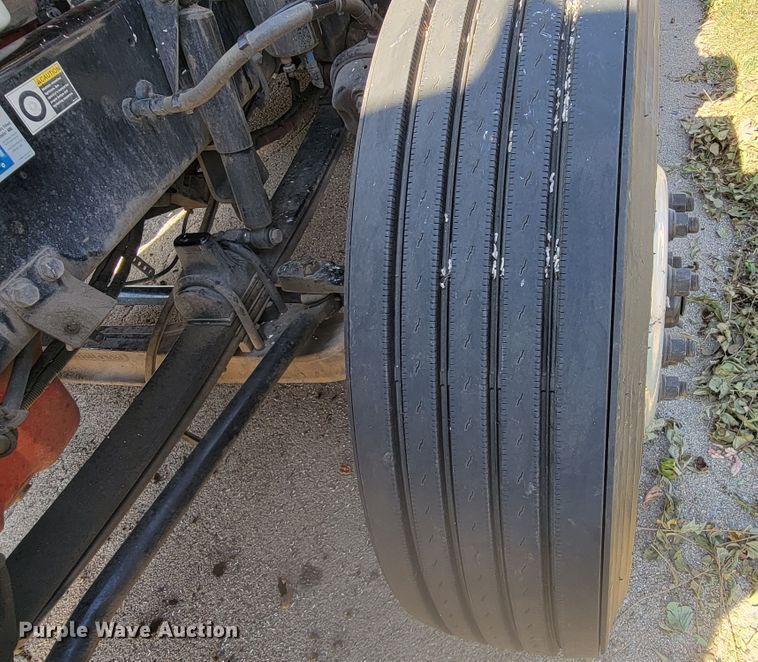 image for item LL9665 2017 Peterbilt 579  semi truck