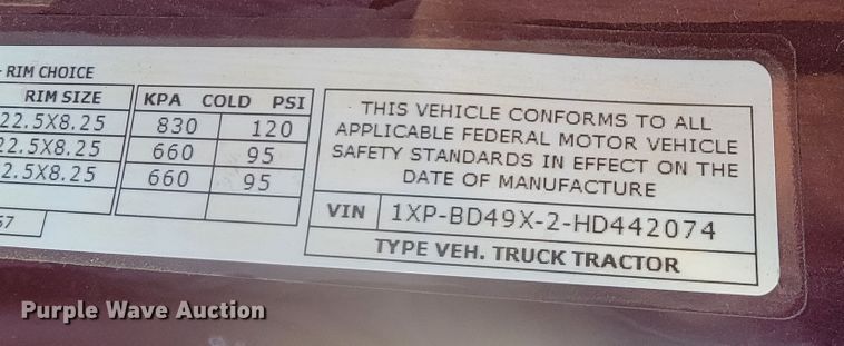 image for item LL9665 2017 Peterbilt 579  semi truck