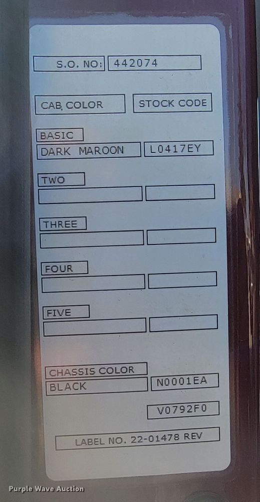 image for item LL9665 2017 Peterbilt 579  semi truck