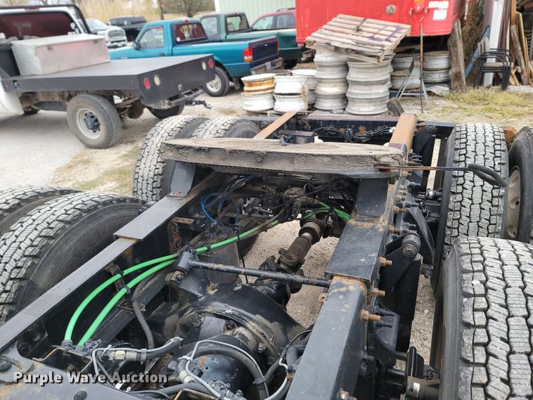 image for item LN9736 2015 Freightliner Cascadia  semi truck