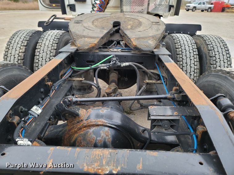 image for item LN9736 2015 Freightliner Cascadia  semi truck