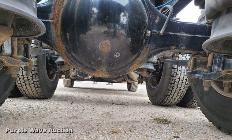 image for item LN9736 2015 Freightliner Cascadia  semi truck