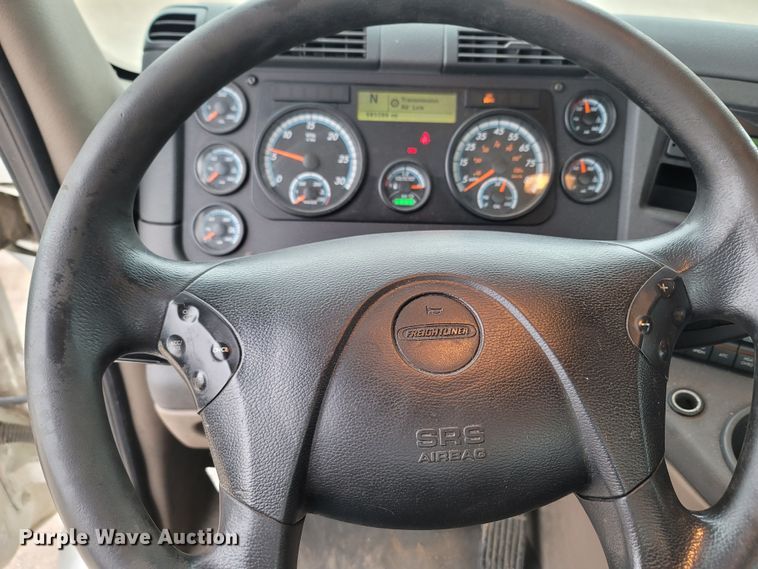 image for item LN9736 2015 Freightliner Cascadia  semi truck