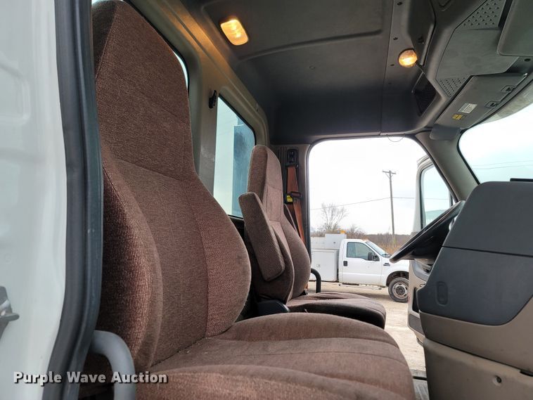 image for item LN9736 2015 Freightliner Cascadia  semi truck