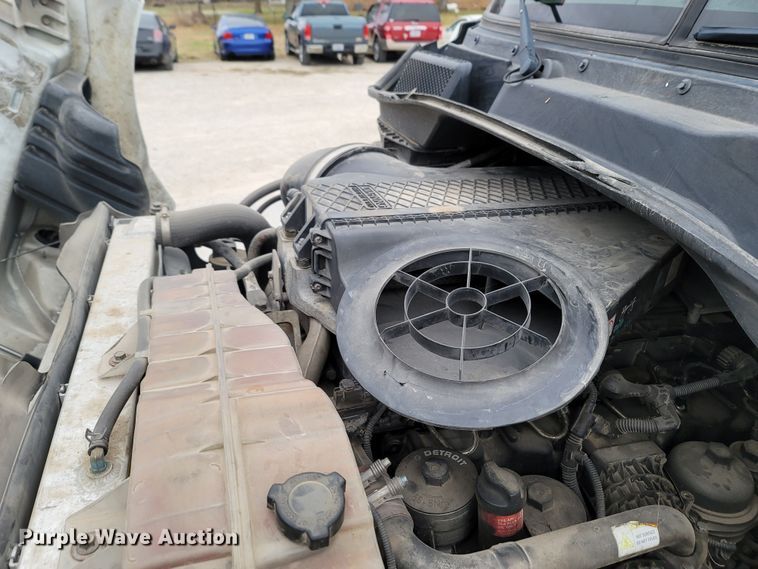 image for item LN9736 2015 Freightliner Cascadia  semi truck