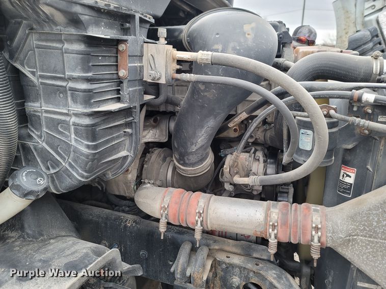 image for item LN9736 2015 Freightliner Cascadia  semi truck