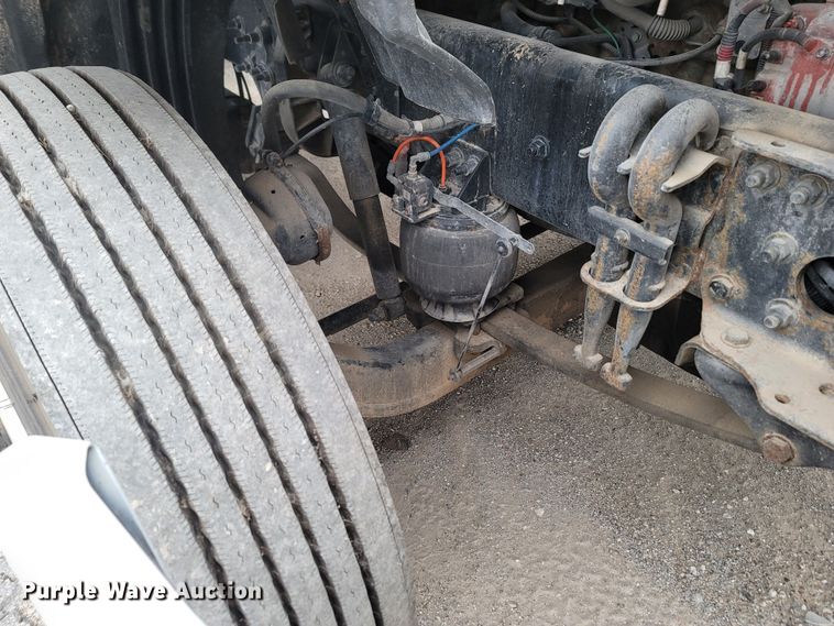 image for item LN9736 2015 Freightliner Cascadia  semi truck