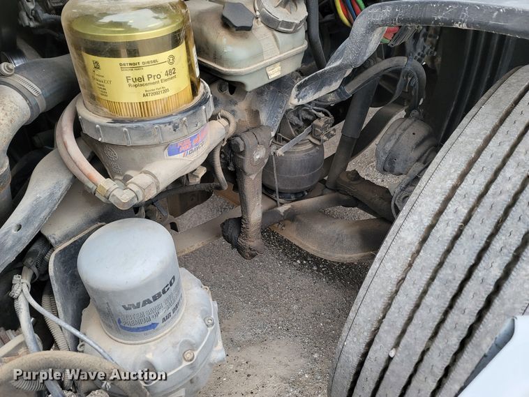 image for item LN9736 2015 Freightliner Cascadia  semi truck