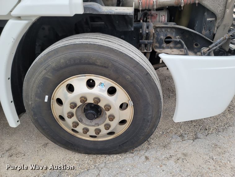 image for item LN9736 2015 Freightliner Cascadia  semi truck