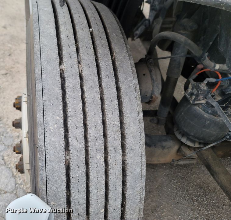 image for item LN9736 2015 Freightliner Cascadia  semi truck