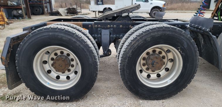 image for item LN9736 2015 Freightliner Cascadia  semi truck