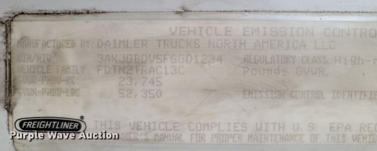 image for item LN9736 2015 Freightliner Cascadia  semi truck