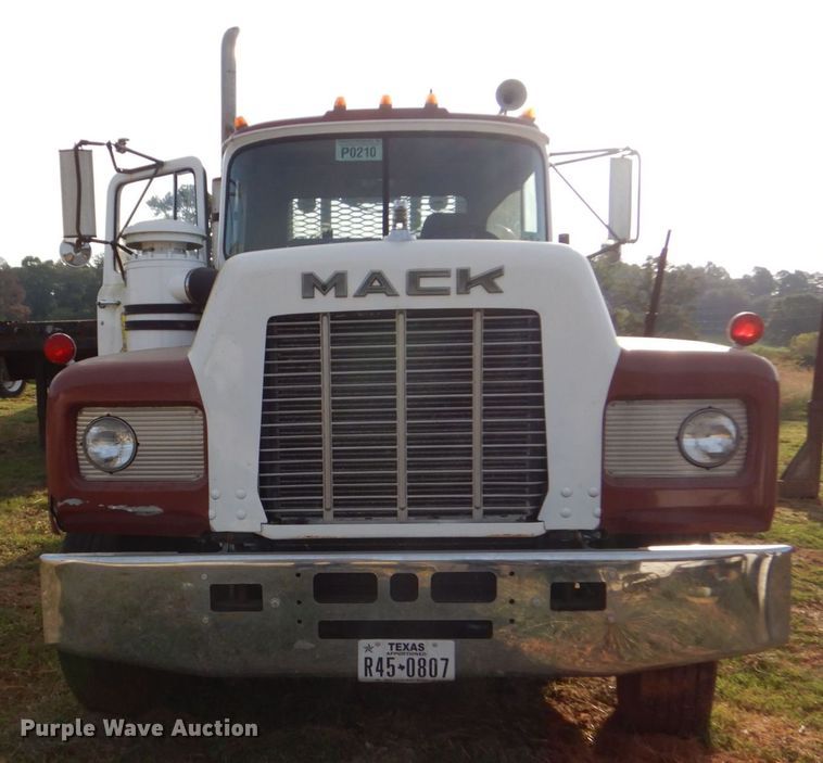 image for item LS9894 1988 Mack Econodyne  semi truck