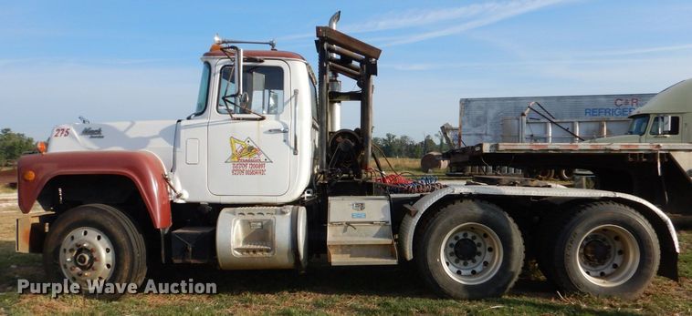 image for item LS9894 1988 Mack Econodyne  semi truck