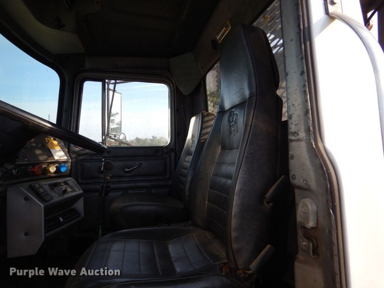 image for item LS9894 1988 Mack Econodyne  semi truck