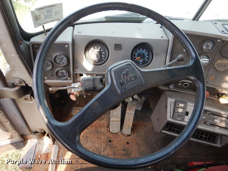 image for item LS9894 1988 Mack Econodyne  semi truck