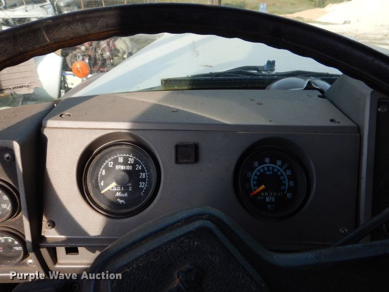 image for item LS9894 1988 Mack Econodyne  semi truck