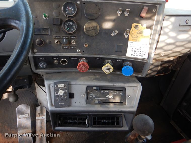 image for item LS9894 1988 Mack Econodyne  semi truck