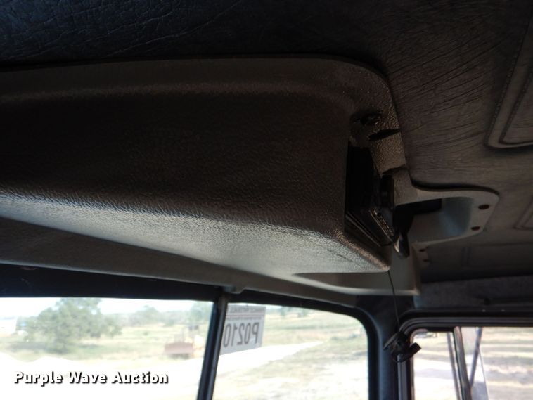 image for item LS9894 1988 Mack Econodyne  semi truck