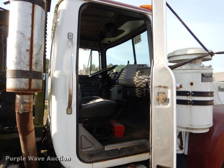 image for item LS9894 1988 Mack Econodyne  semi truck