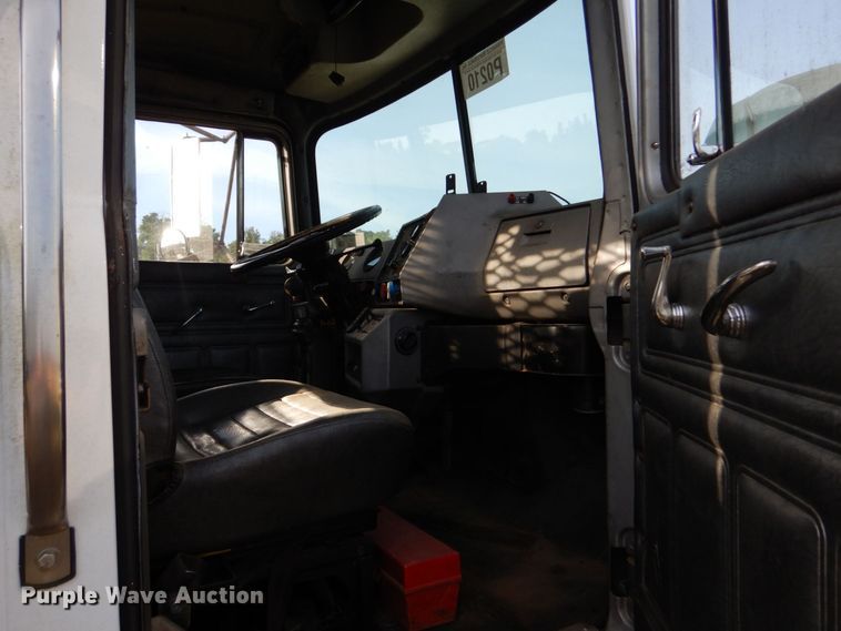 image for item LS9894 1988 Mack Econodyne  semi truck