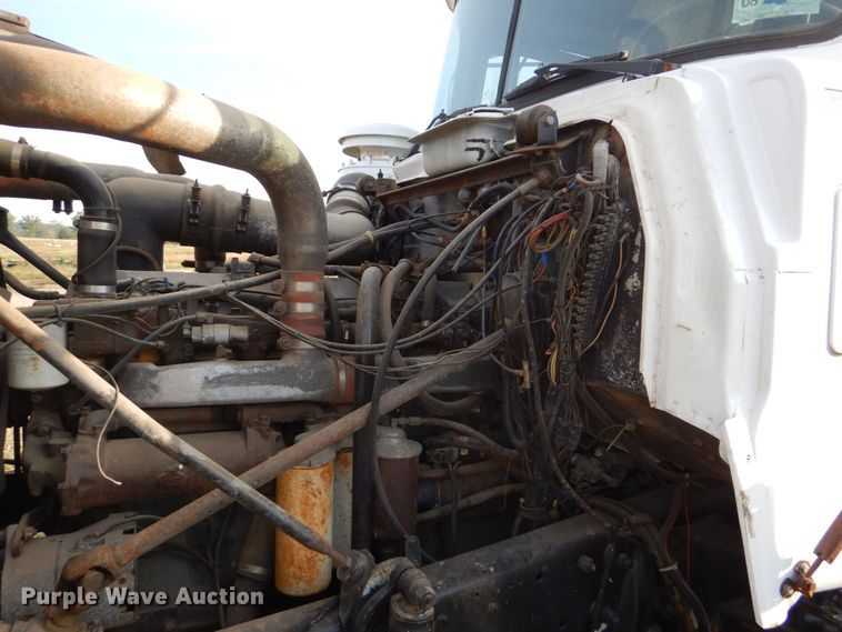 image for item LS9894 1988 Mack Econodyne  semi truck