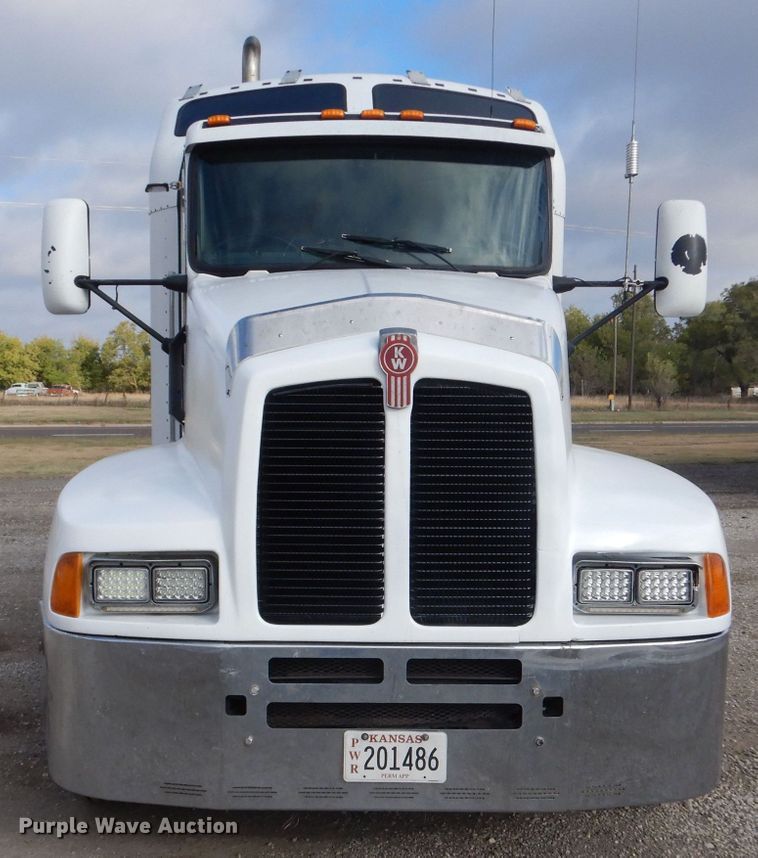 image for item LU9651 2006 Kenworth T600  semi truck