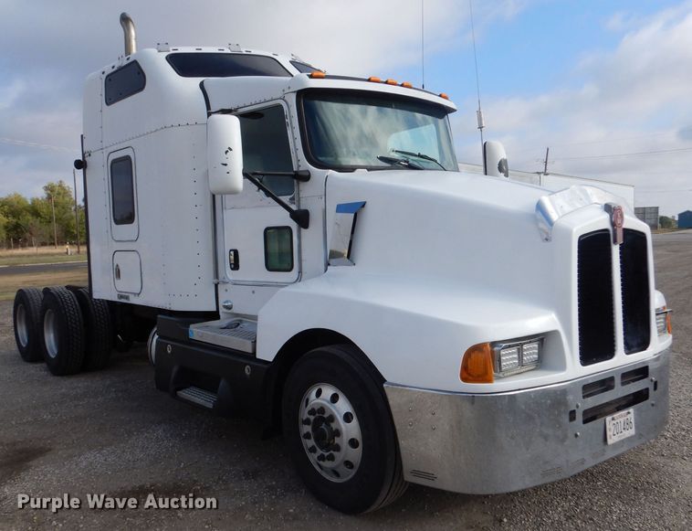 image for item LU9651 2006 Kenworth T600  semi truck