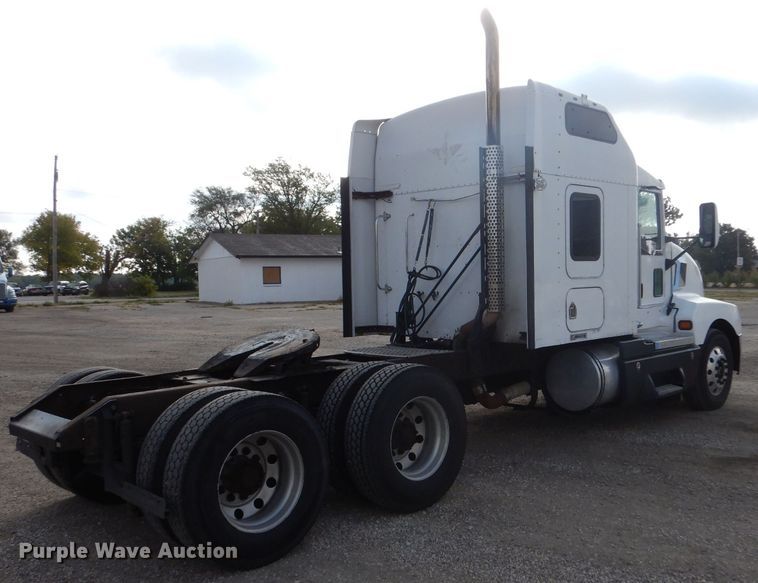 image for item LU9651 2006 Kenworth T600  semi truck