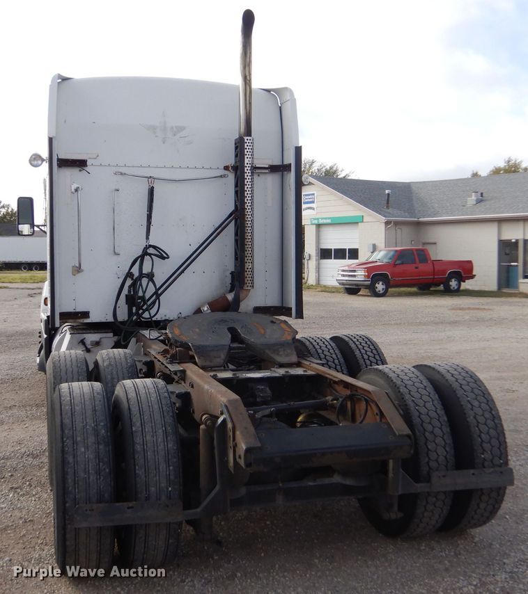 image for item LU9651 2006 Kenworth T600  semi truck