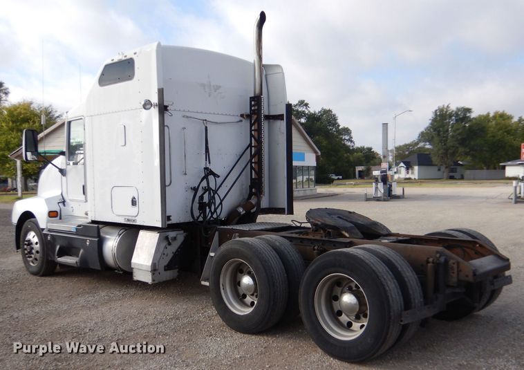 image for item LU9651 2006 Kenworth T600  semi truck