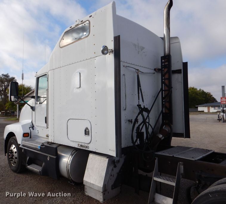 image for item LU9651 2006 Kenworth T600  semi truck