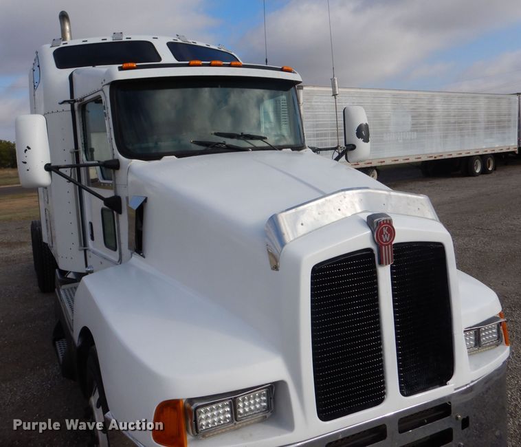 image for item LU9651 2006 Kenworth T600  semi truck