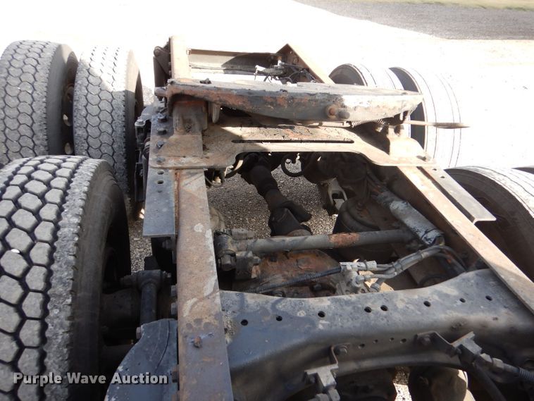 image for item LU9651 2006 Kenworth T600  semi truck