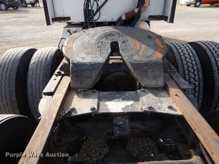 image for item LU9651 2006 Kenworth T600  semi truck