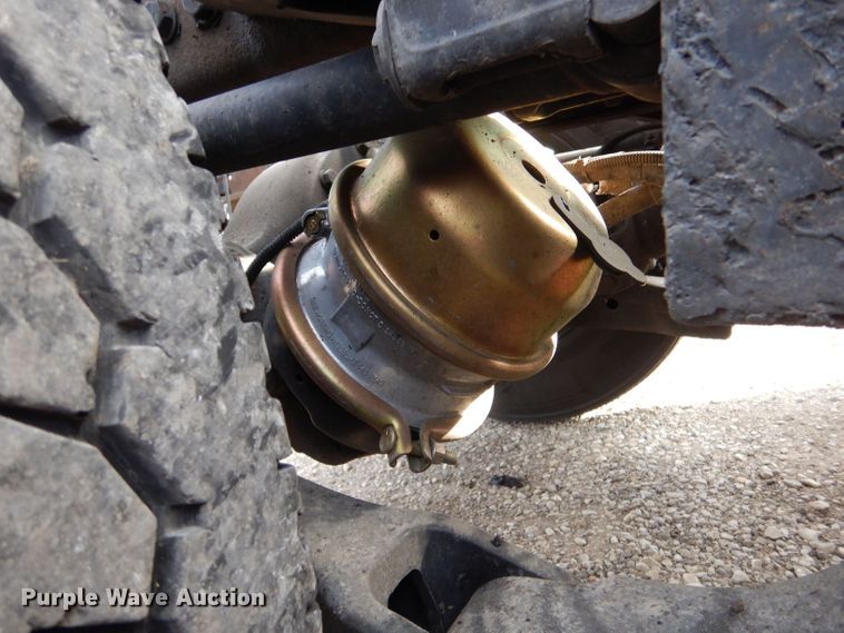 image for item LU9651 2006 Kenworth T600  semi truck