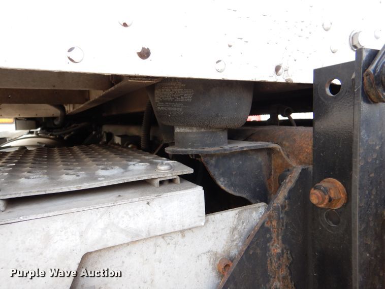 image for item LU9651 2006 Kenworth T600  semi truck