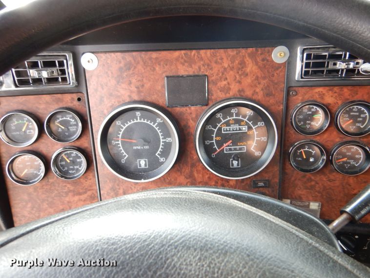 image for item LU9651 2006 Kenworth T600  semi truck