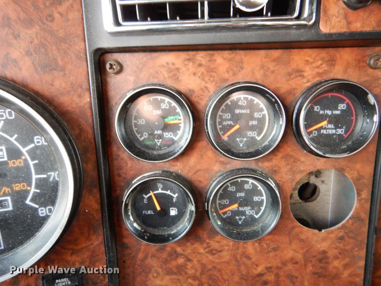 image for item LU9651 2006 Kenworth T600  semi truck