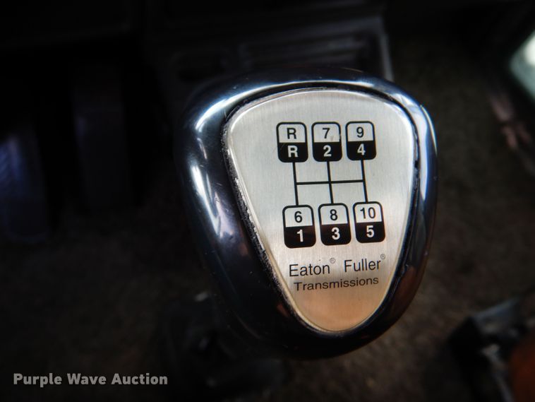 image for item LU9651 2006 Kenworth T600  semi truck