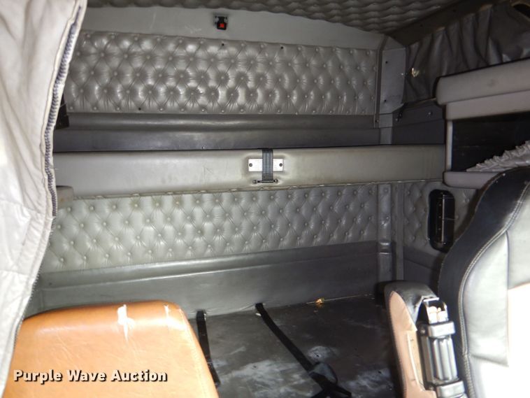 image for item LU9651 2006 Kenworth T600  semi truck