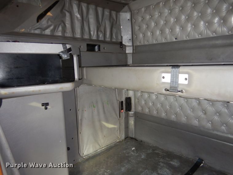 image for item LU9651 2006 Kenworth T600  semi truck