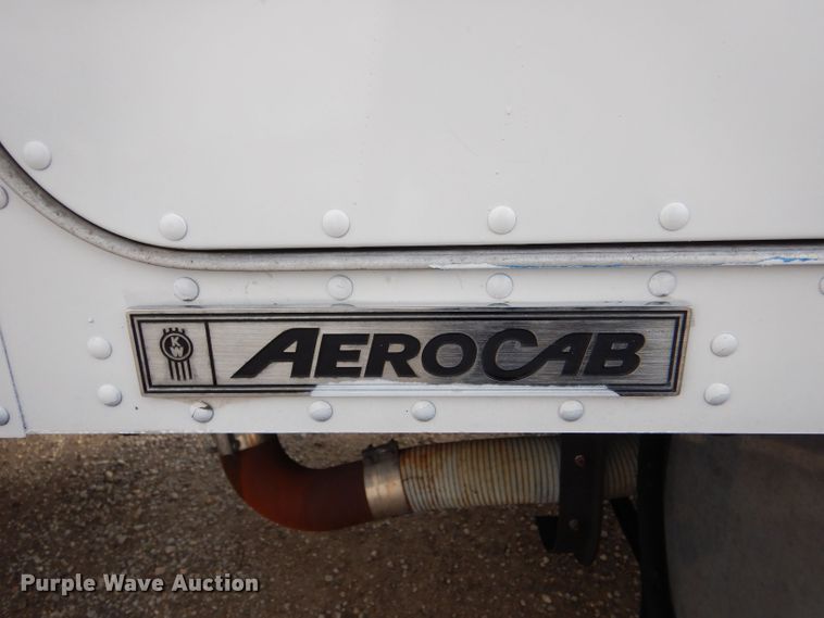 image for item LU9651 2006 Kenworth T600  semi truck