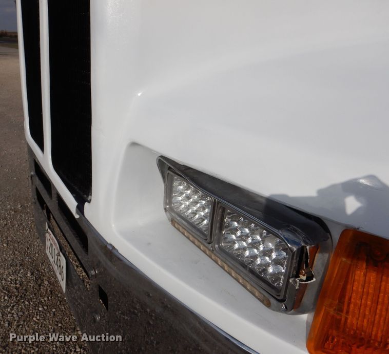 image for item LU9651 2006 Kenworth T600  semi truck