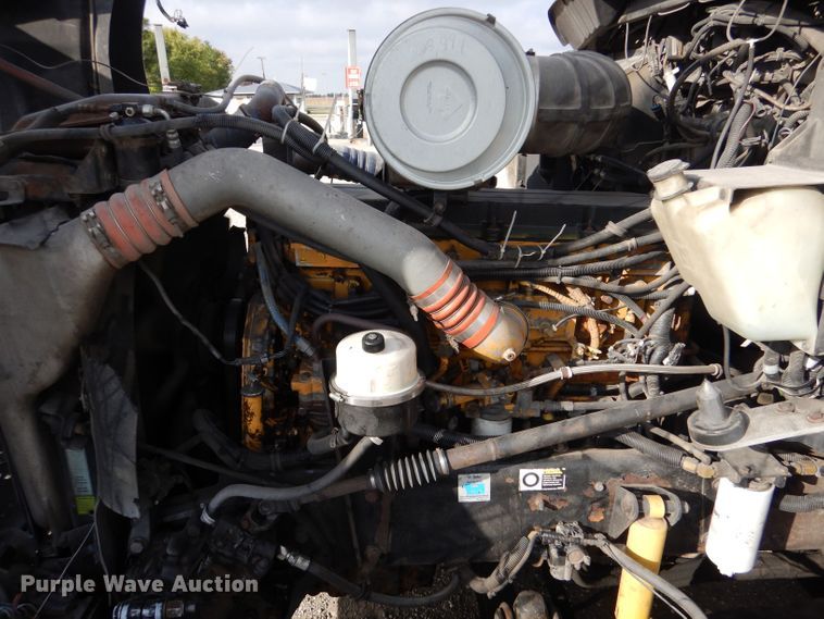 image for item LU9651 2006 Kenworth T600  semi truck