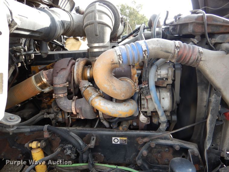 image for item LU9651 2006 Kenworth T600  semi truck