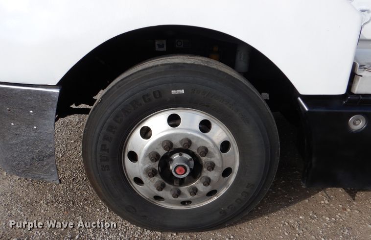 image for item LU9651 2006 Kenworth T600  semi truck